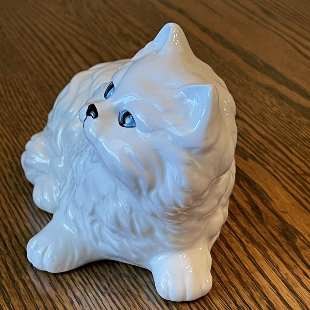 White Persian Cat Figurine Vintage 7" Blue Eyes Cream Cute Kitty Kitten - Picture 4 of 11